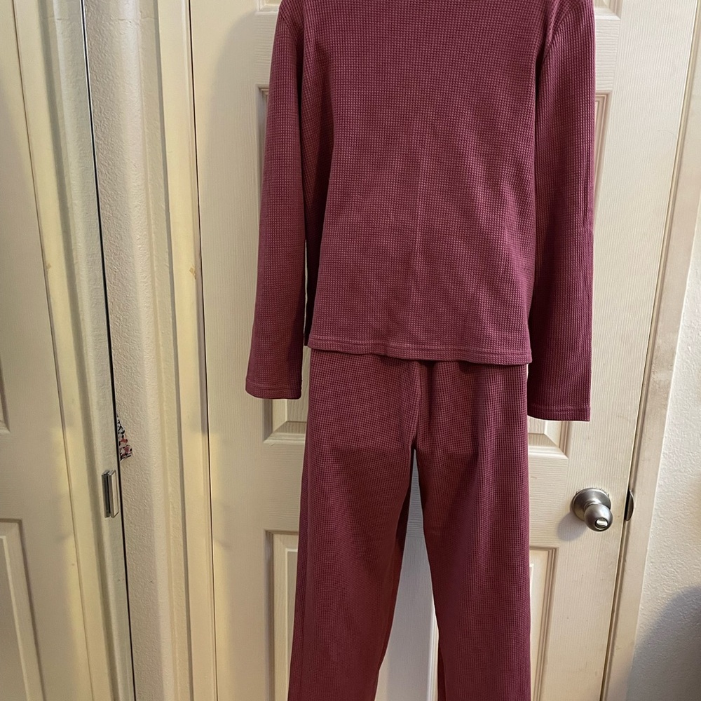 Cozy Maroon Lounge Set - Picture 4 of 7